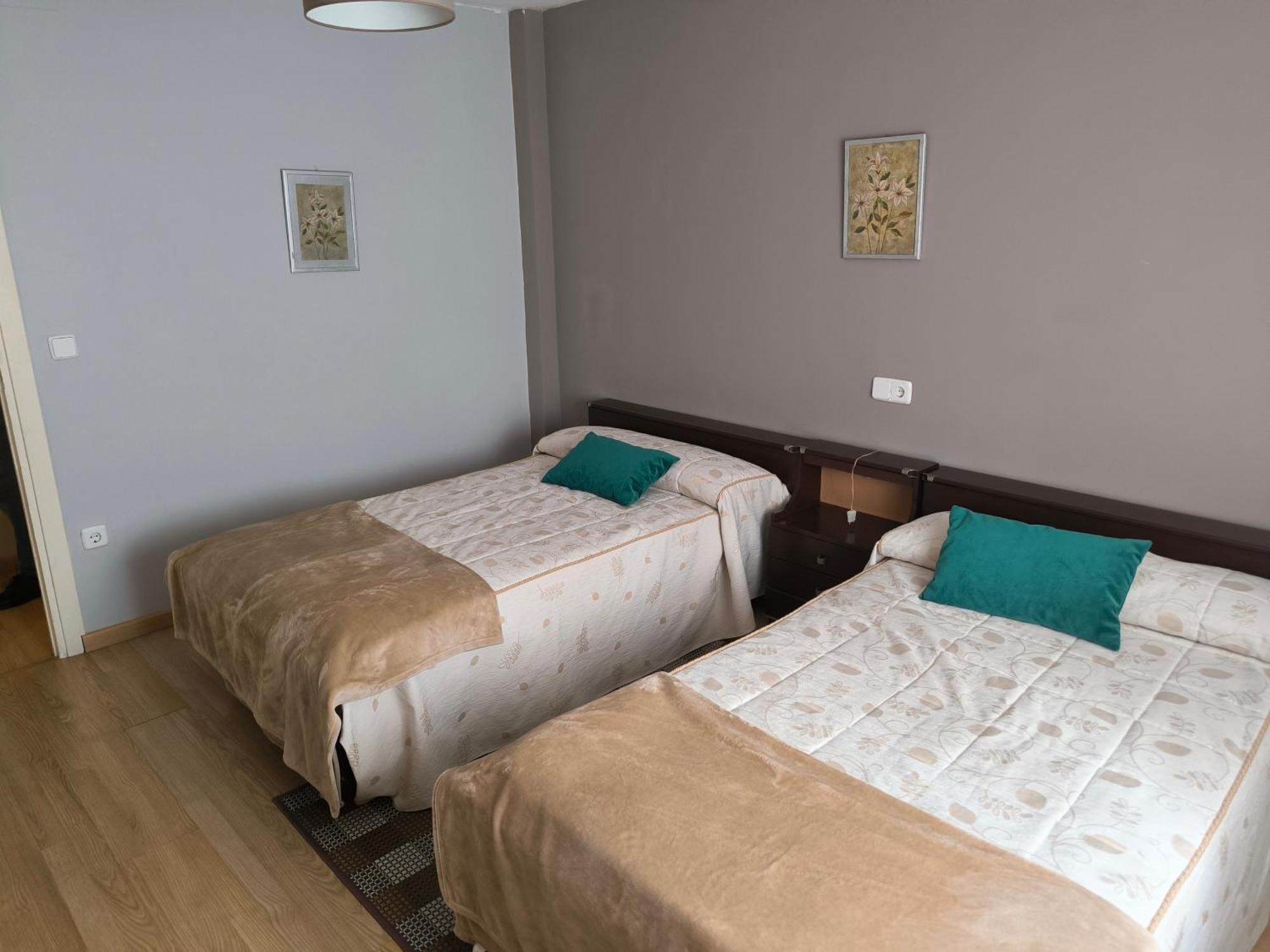 Piso Ponferrada Apartment Bagian luar foto